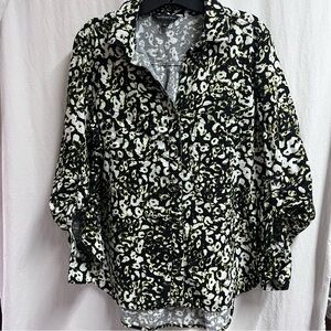 Rock & Republic top blouse size Med  roll tab long sleeve 2 pockets Cheetah